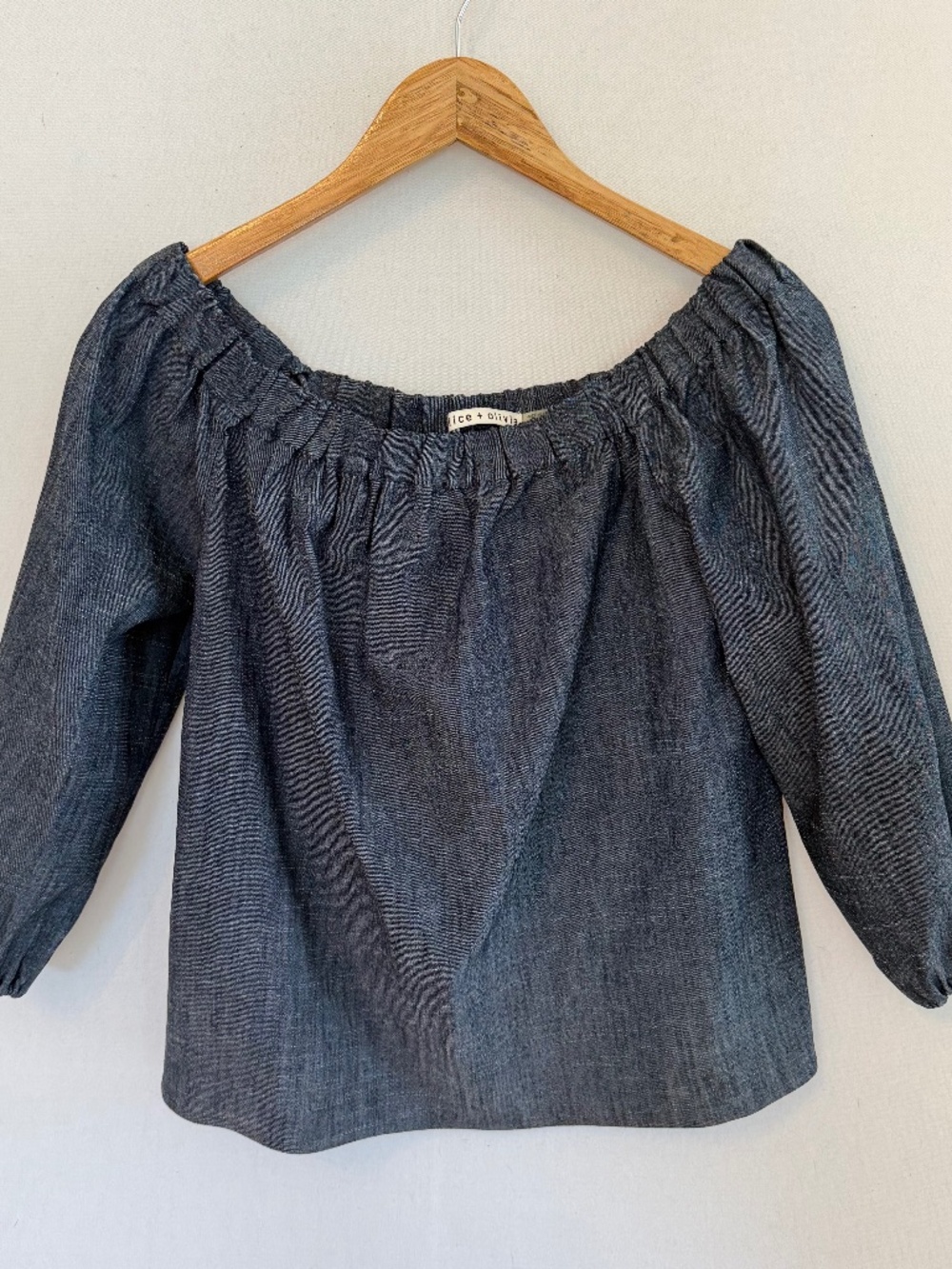 ALICE & OLIVIA Women’s Small Chambray Blue Linen Blend Off Shoulder Blouse